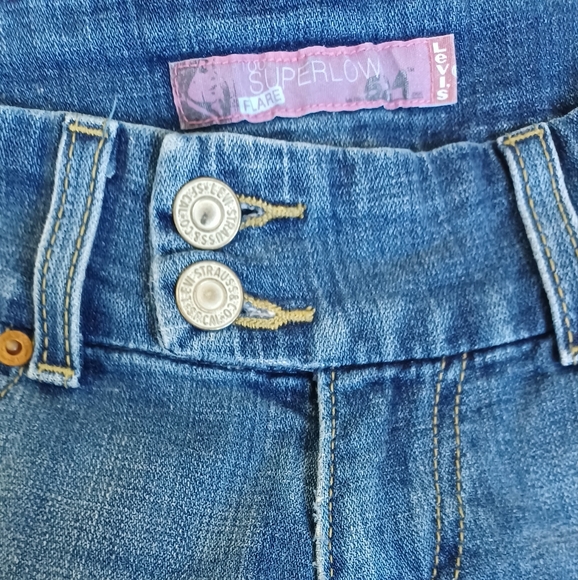 PRE-LOVED TOO SUPERLOW FLARE 524 LEVI'S 7M 99% COTTON/1% SPANDEX 5-POCKET - Picture 4 of 12